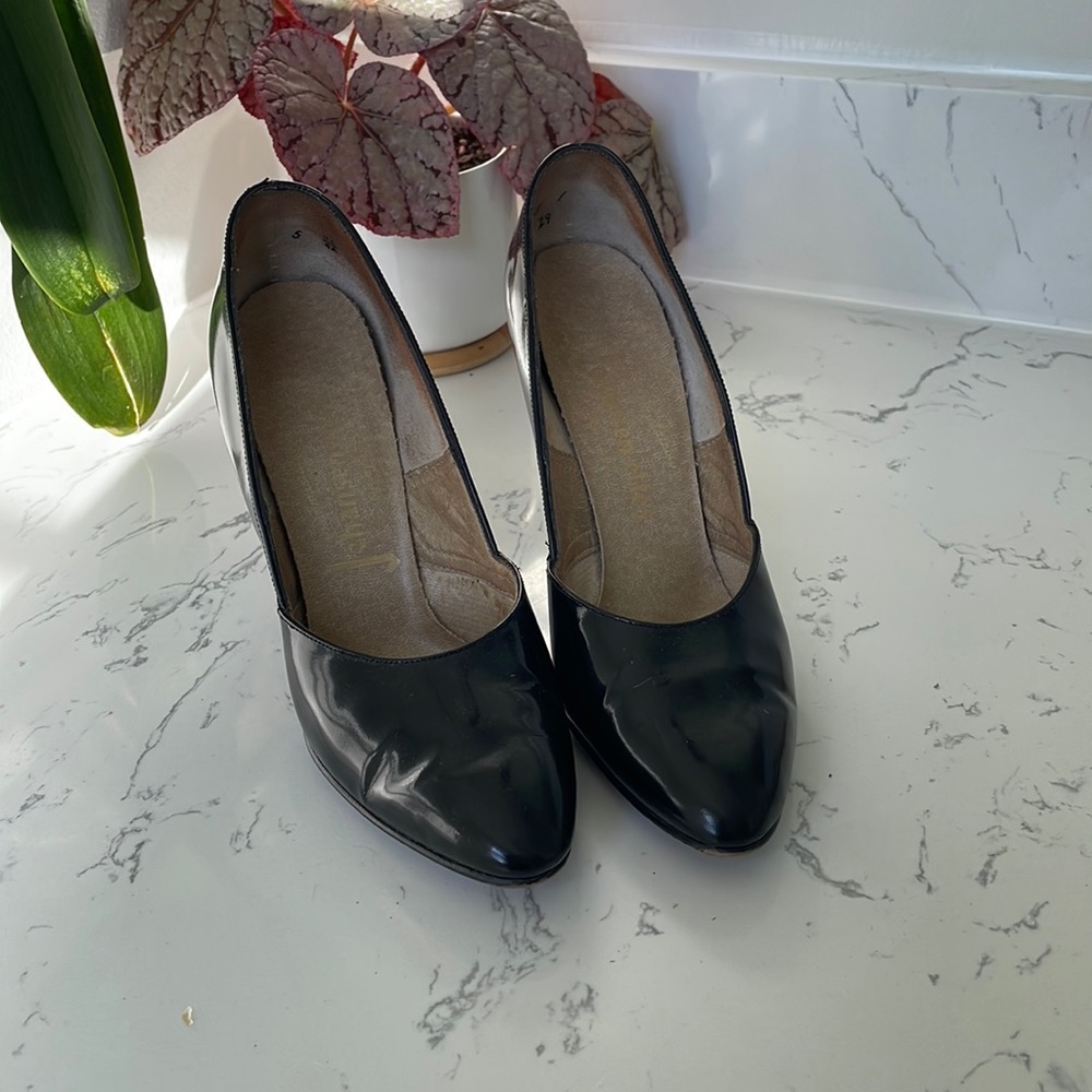 Vintage pre-owned Johansson-ettes heels. Some wear. See pictures